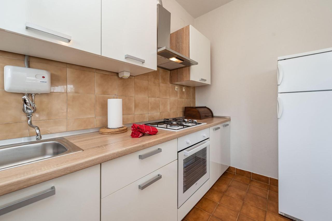Beachfront Apartment Lostura Turanj Ngoại thất bức ảnh