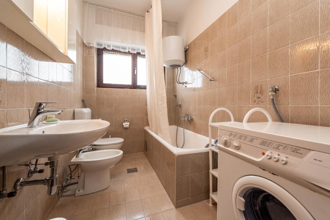Beachfront Apartment Lostura Turanj Ngoại thất bức ảnh