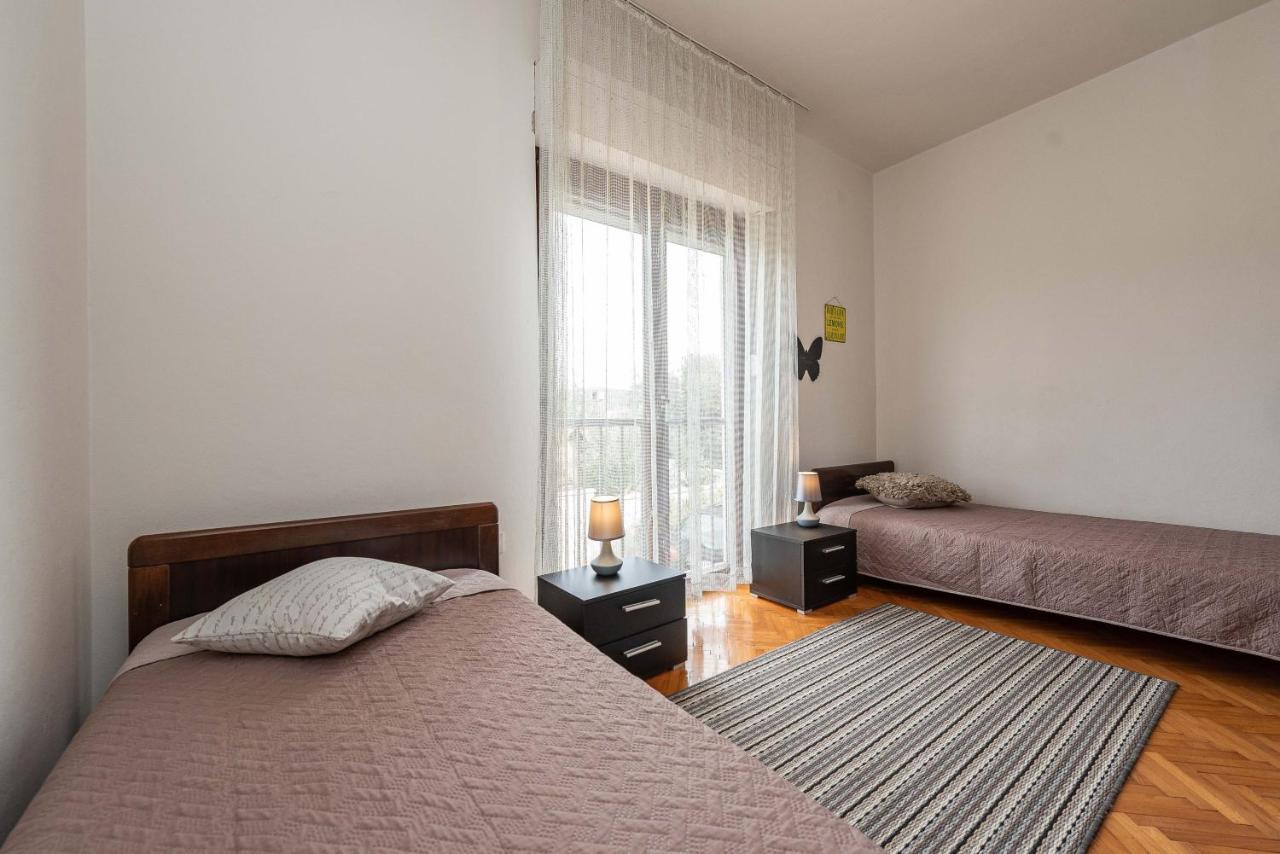 Beachfront Apartment Lostura Turanj Ngoại thất bức ảnh