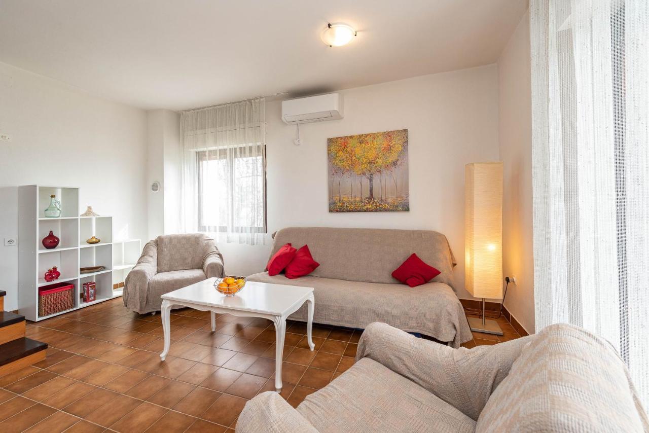Beachfront Apartment Lostura Turanj Ngoại thất bức ảnh